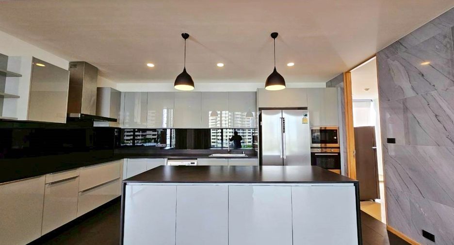 For rent 4 bedrooms condo in Khlong Toei, Bangkok