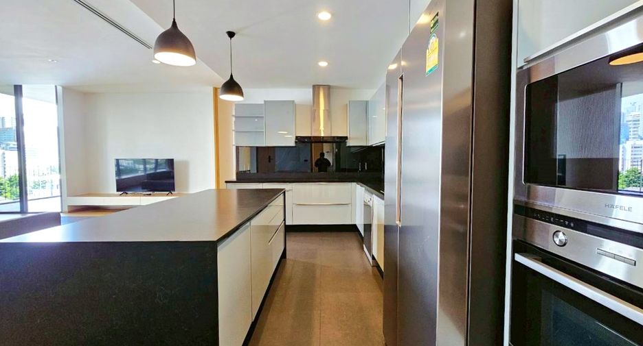 For rent 4 bedrooms condo in Khlong Toei, Bangkok
