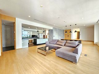 For rent 4 bedrooms condo in Khlong Toei, Bangkok