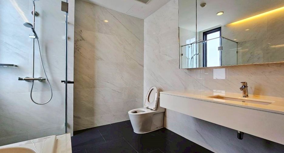 For rent 4 bedrooms condo in Khlong Toei, Bangkok