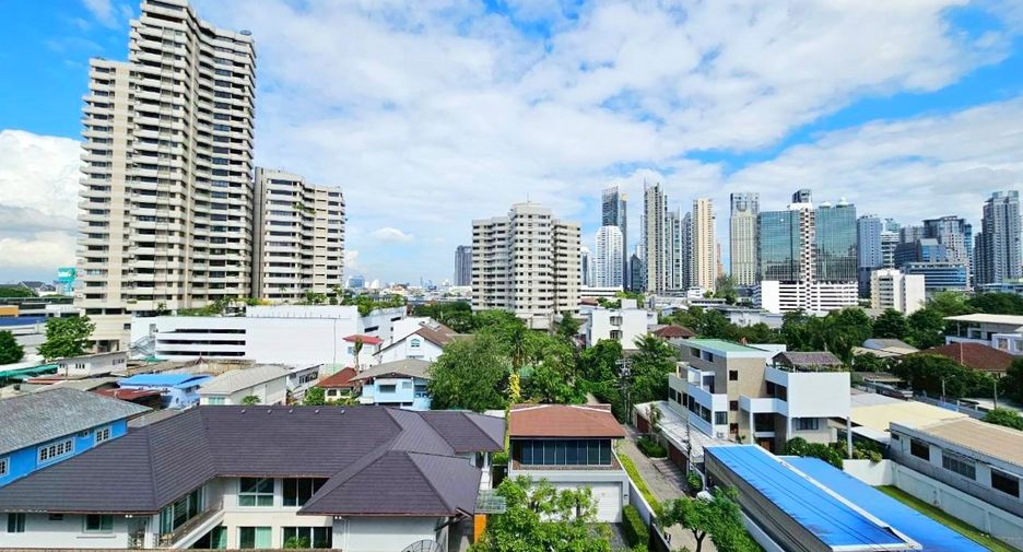 For rent 4 bedrooms condo in Khlong Toei, Bangkok