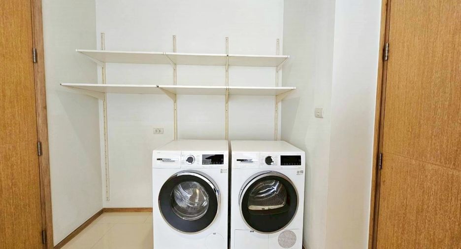 For rent 4 bedrooms condo in Khlong Toei, Bangkok