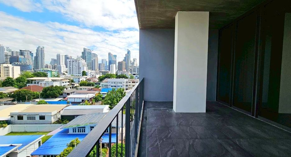 For rent 4 bedrooms condo in Khlong Toei, Bangkok