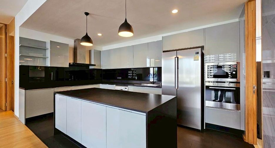 For rent 4 bedrooms condo in Khlong Toei, Bangkok