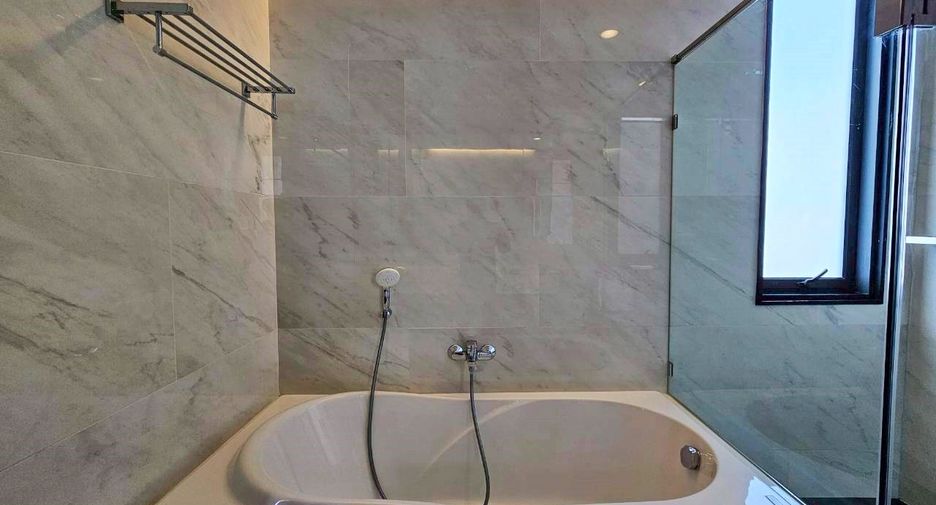 For rent 4 bedrooms condo in Khlong Toei, Bangkok