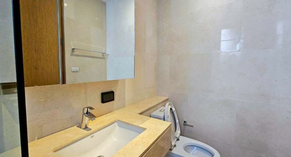 For rent 4 bedrooms condo in Khlong Toei, Bangkok
