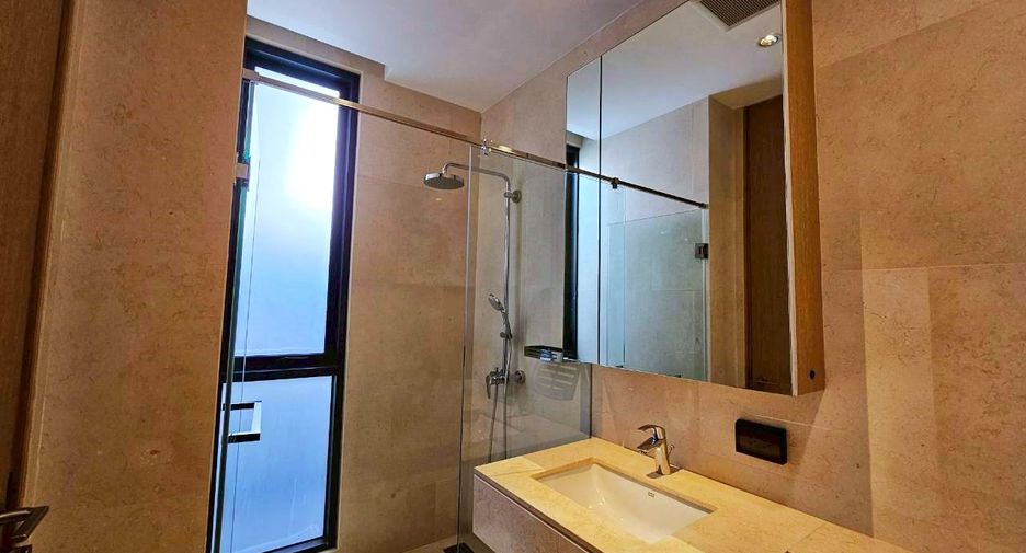 For rent 4 bedrooms condo in Khlong Toei, Bangkok