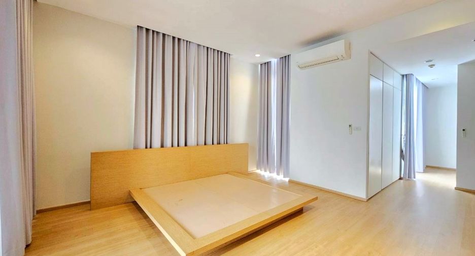 For rent 4 bedrooms condo in Khlong Toei, Bangkok