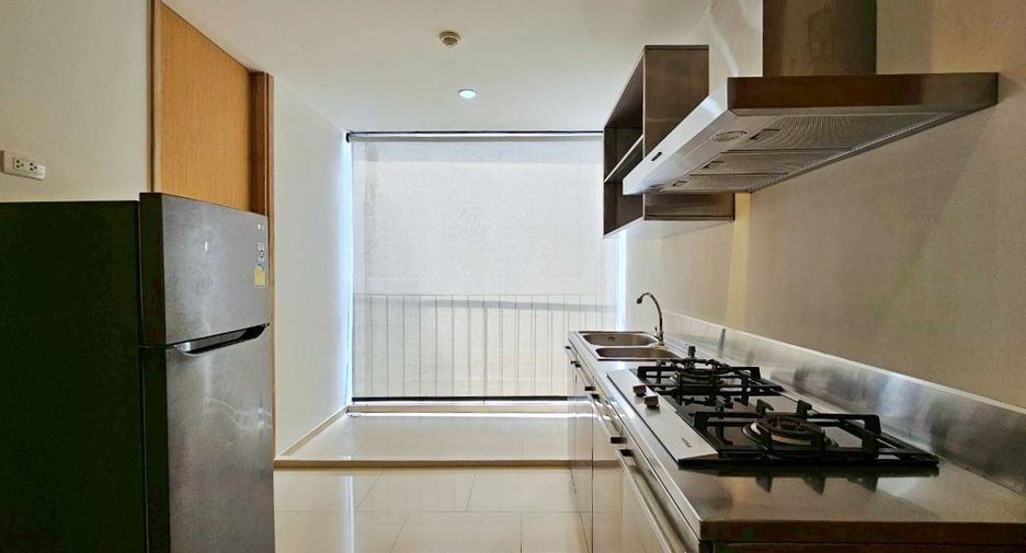 For rent 4 bedrooms condo in Khlong Toei, Bangkok