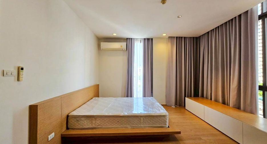 For rent 4 bedrooms condo in Khlong Toei, Bangkok