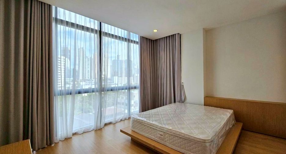 For rent 4 bedrooms condo in Khlong Toei, Bangkok