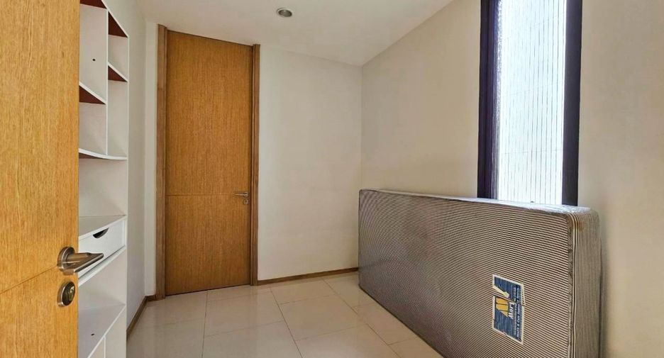 For rent 4 bedrooms condo in Khlong Toei, Bangkok