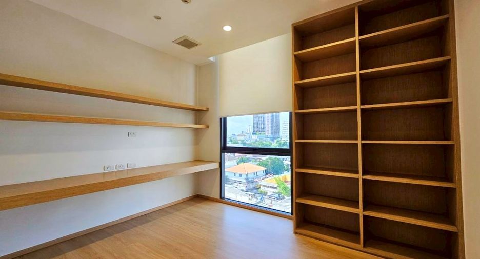 For rent 4 bedrooms condo in Khlong Toei, Bangkok