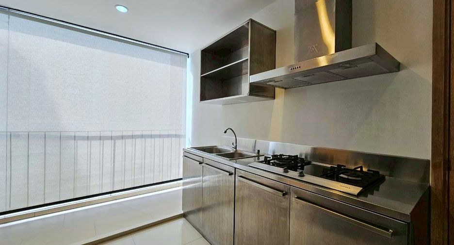 For rent 4 bedrooms condo in Khlong Toei, Bangkok