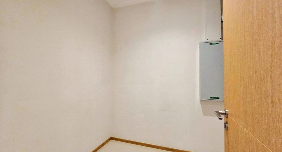 For rent 4 bedrooms condo in Khlong Toei, Bangkok