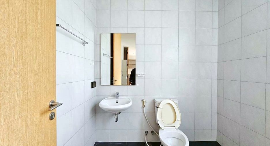 For rent 4 bedrooms condo in Khlong Toei, Bangkok