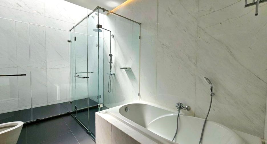 For rent 4 bedrooms condo in Khlong Toei, Bangkok