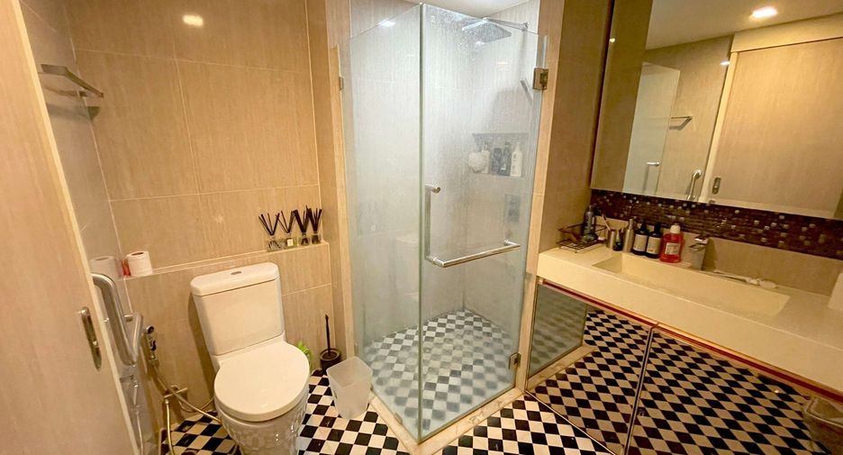 For rent and for sale 1 bed condo in Watthana, Bangkok