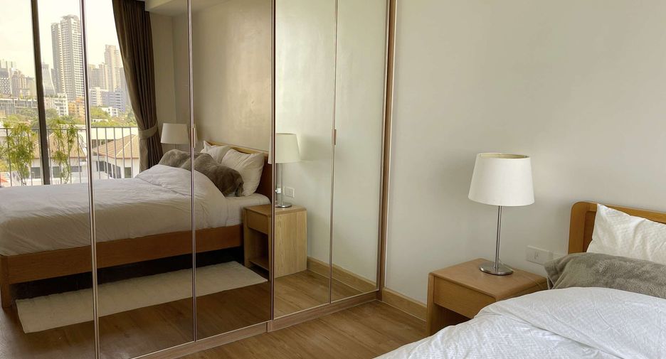 For rent and for sale 1 bed condo in Watthana, Bangkok