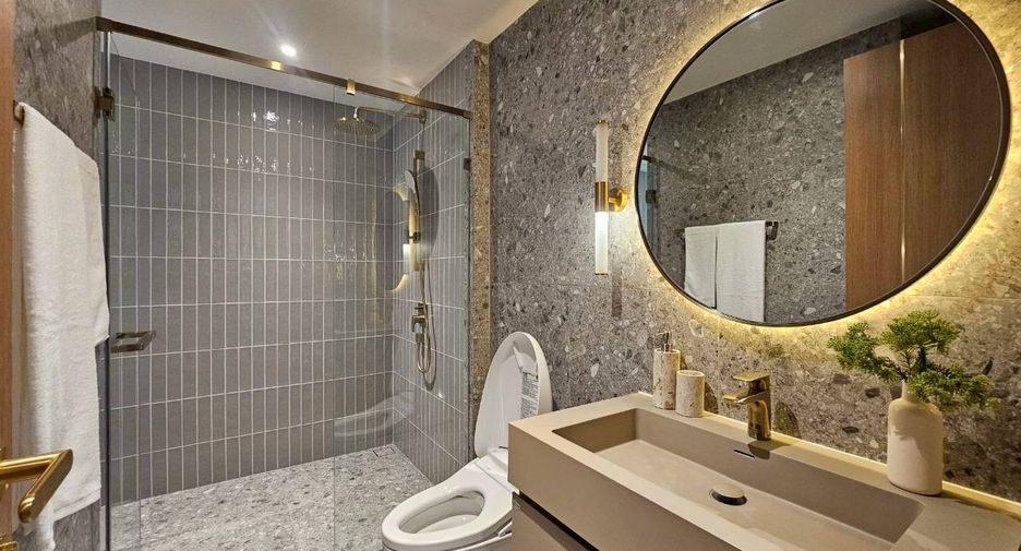 For rent 2 bedrooms condo in Khlong Toei, Bangkok