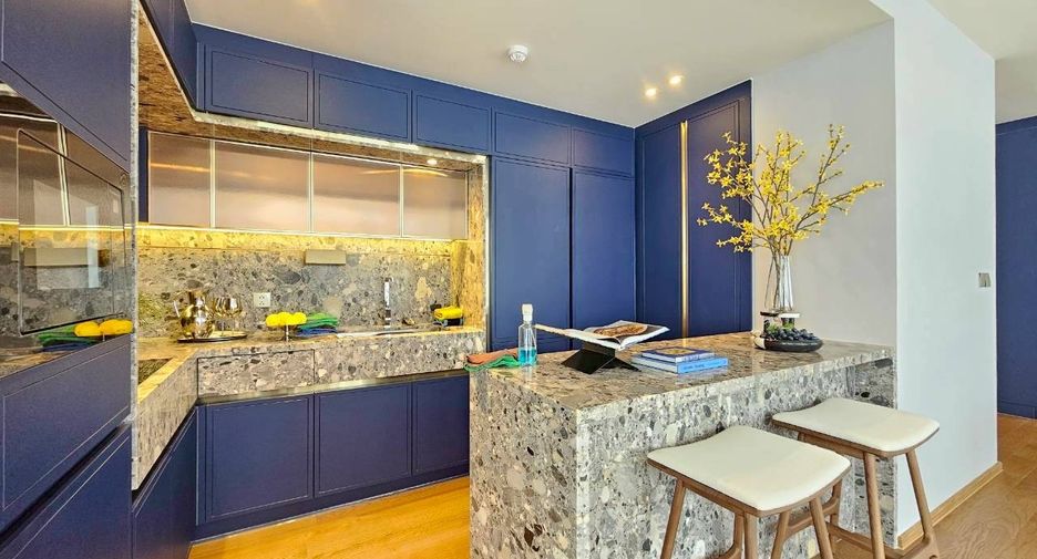 For rent 3 bedrooms condo in Khlong Toei, Bangkok