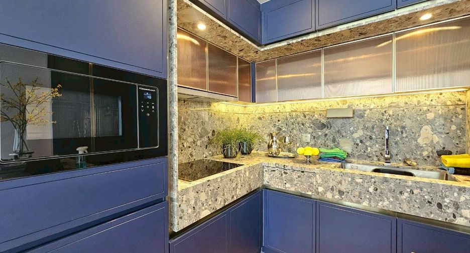 For rent 3 bedrooms condo in Khlong Toei, Bangkok