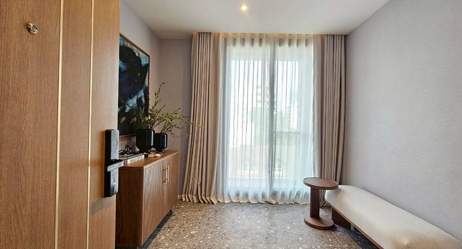 For rent 3 bedrooms condo in Khlong Toei, Bangkok