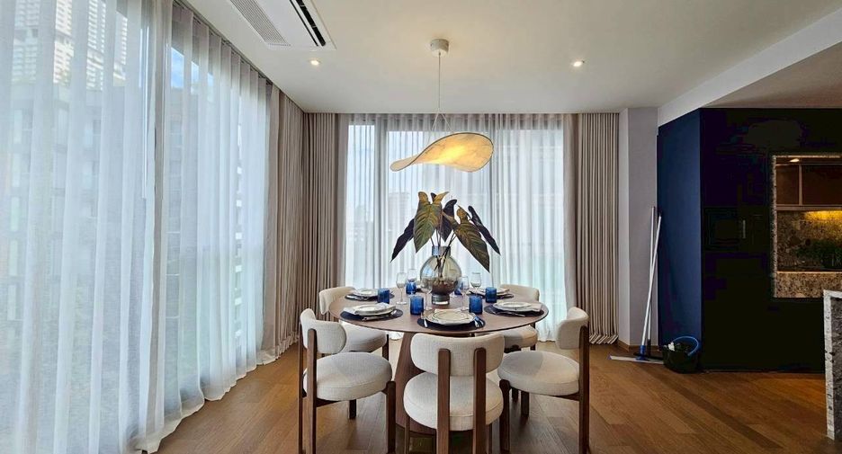 For rent 3 bedrooms condo in Khlong Toei, Bangkok