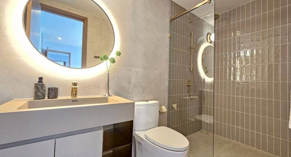 For rent 3 bedrooms condo in Khlong Toei, Bangkok