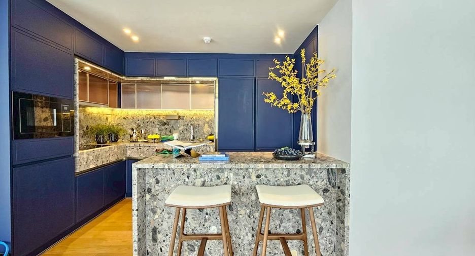 For rent 3 bedrooms condo in Khlong Toei, Bangkok