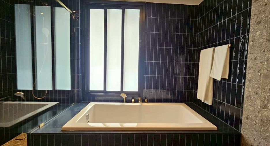 For rent 3 bedrooms condo in Khlong Toei, Bangkok
