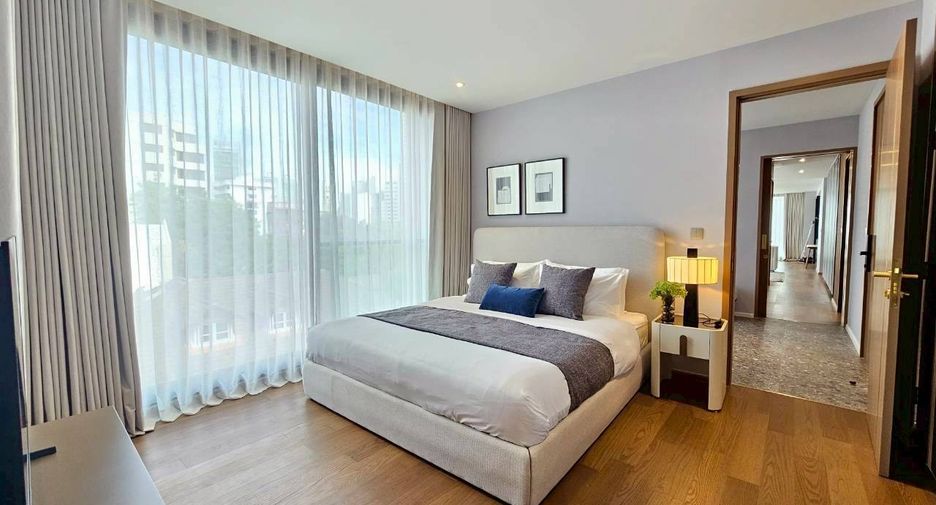 For rent 3 bedrooms condo in Khlong Toei, Bangkok