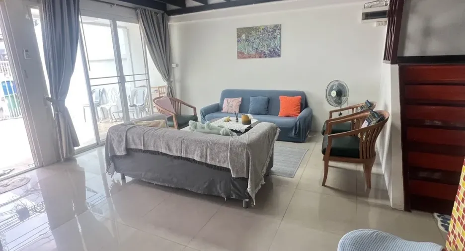 Casa en alquiler de 3 habitaciones en Huai Khwang, Bangkok