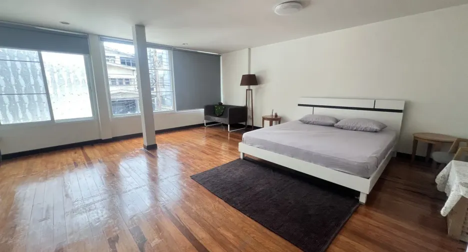 Casa en alquiler de 3 habitaciones en Huai Khwang, Bangkok