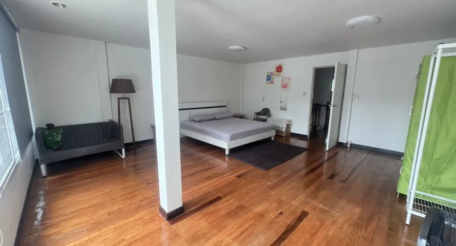 Casa en alquiler de 3 habitaciones en Huai Khwang, Bangkok