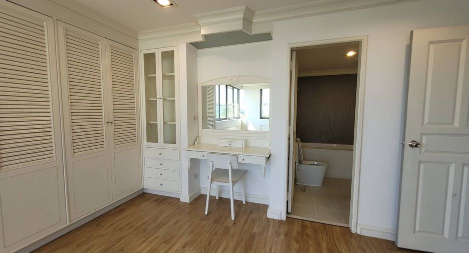 Wohnung zur Miete mit 3 Zimmer in Khlong Toei, Bangkok
