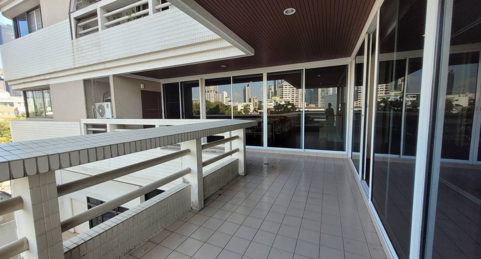 Wohnung zur Miete mit 3 Zimmer in Khlong Toei, Bangkok