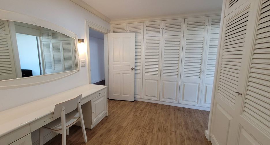 Wohnung zur Miete mit 3 Zimmer in Khlong Toei, Bangkok