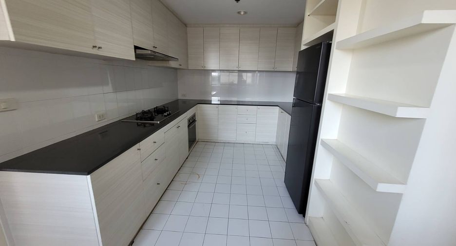 Wohnung zur Miete mit 3 Zimmer in Khlong Toei, Bangkok