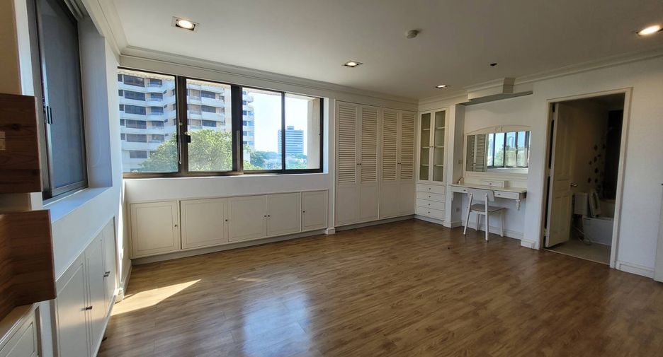 Wohnung zur Miete mit 3 Zimmer in Khlong Toei, Bangkok