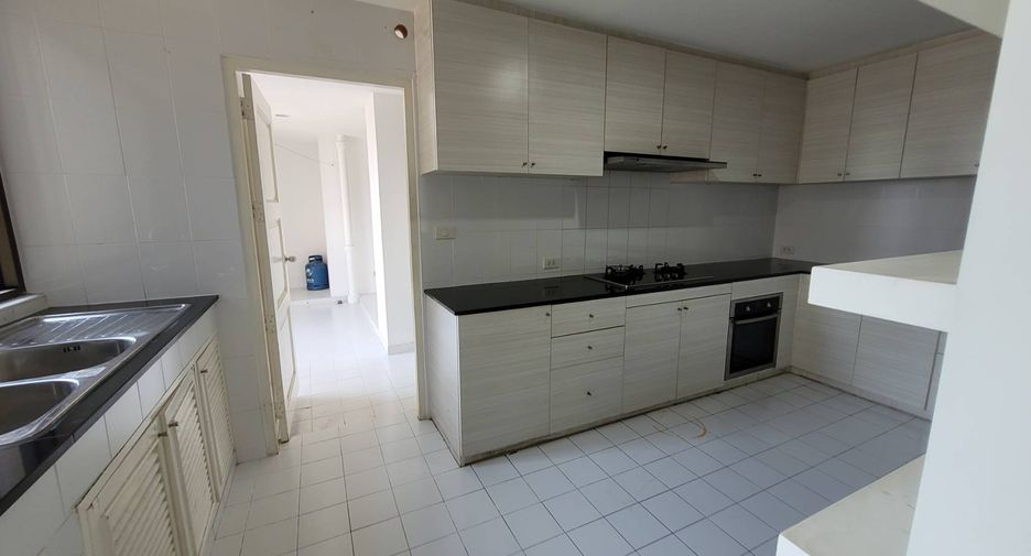 Wohnung zur Miete mit 3 Zimmer in Khlong Toei, Bangkok
