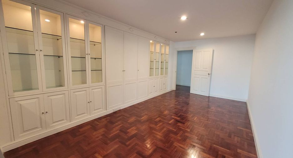 Wohnung zur Miete mit 3 Zimmer in Khlong Toei, Bangkok