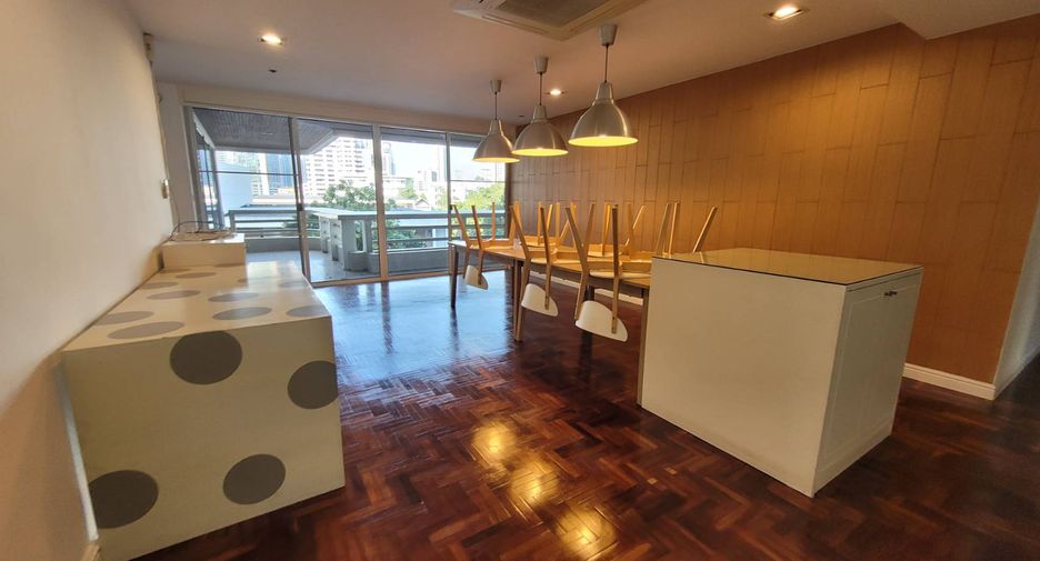 Wohnung zur Miete mit 3 Zimmer in Khlong Toei, Bangkok