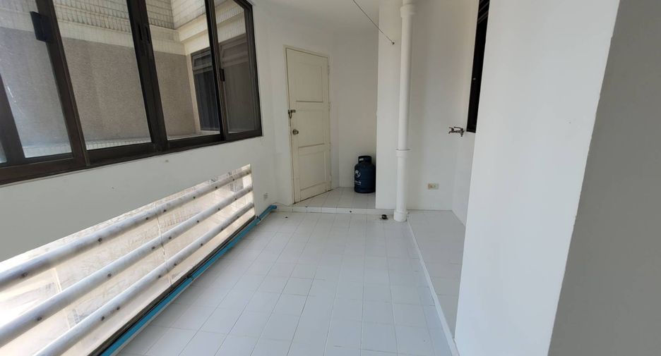 Wohnung zur Miete mit 3 Zimmer in Khlong Toei, Bangkok