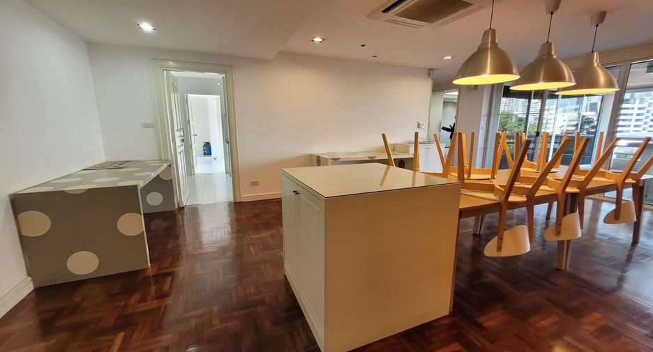 Wohnung zur Miete mit 3 Zimmer in Khlong Toei, Bangkok