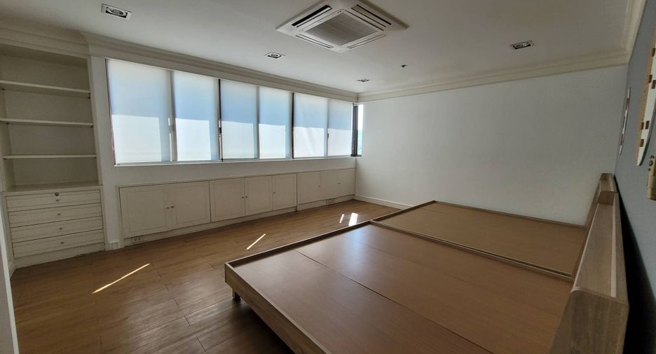 Wohnung zur Miete mit 3 Zimmer in Khlong Toei, Bangkok