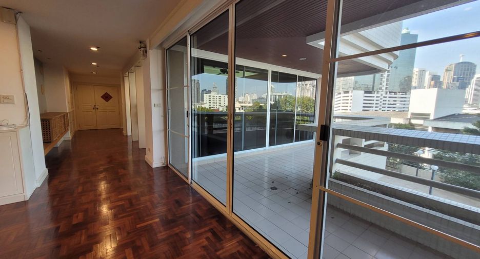 Wohnung zur Miete mit 3 Zimmer in Khlong Toei, Bangkok