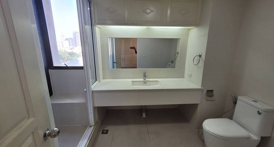 Wohnung zur Miete mit 3 Zimmer in Khlong Toei, Bangkok