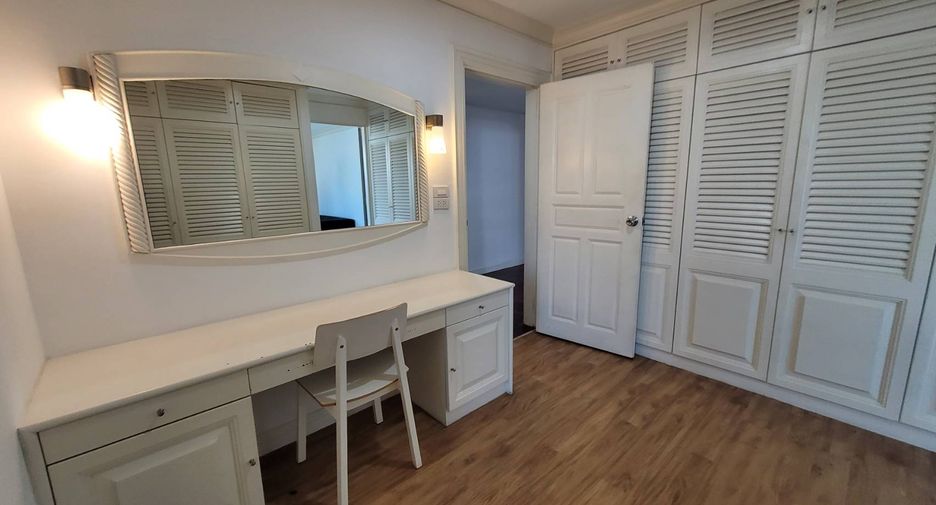 Wohnung zur Miete mit 3 Zimmer in Khlong Toei, Bangkok