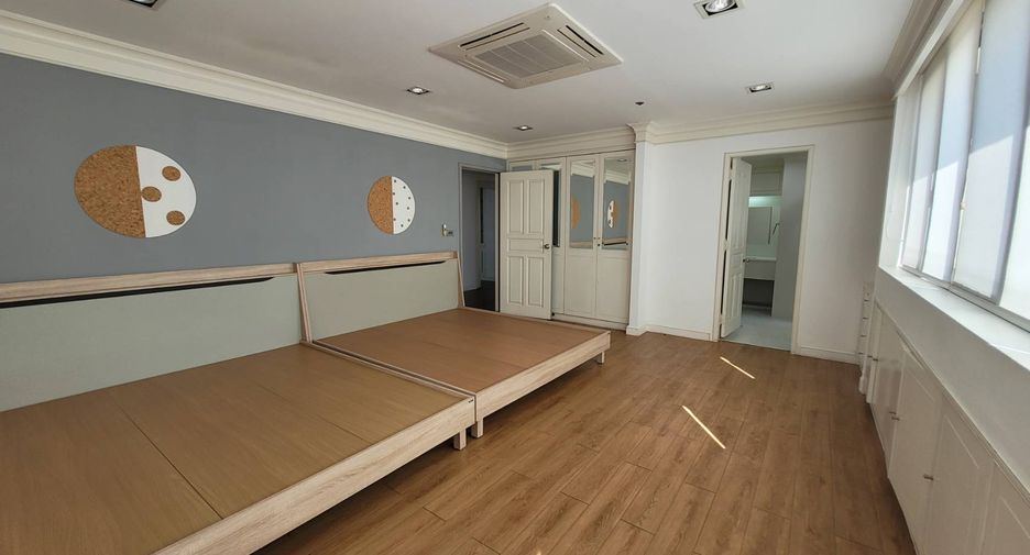 Wohnung zur Miete mit 3 Zimmer in Khlong Toei, Bangkok